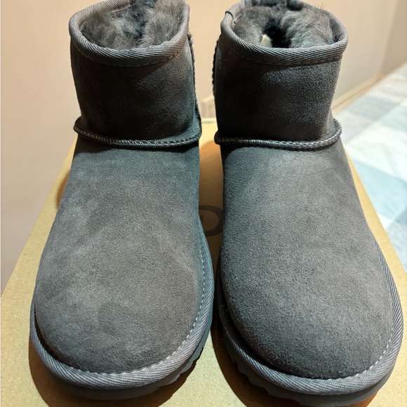 MINI UGG BOOTS - Picture 1 of 5